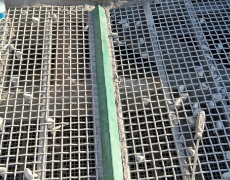 Center hold down installed on screen
